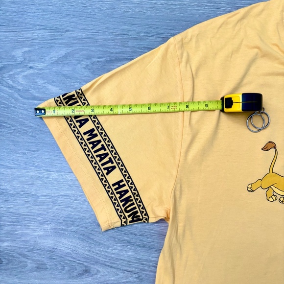 NWT DISNEY Lion King HAKUNA MATATA Graphic Yellow Cropped T Shirt Women’s Sz XL - Picture 9 of 10